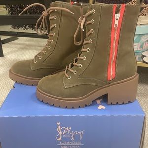 New in box Olive nubuck boots with side zip in red accent- Very comfy on!!!